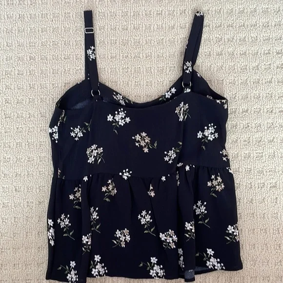 Hollister Floral Peplum Top - Picture 5 of 5